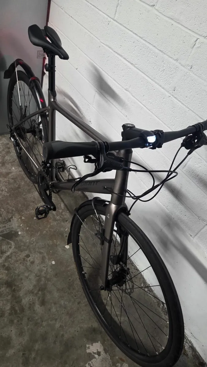 Giant Fastroad SL1 hybrid bike - Image 3