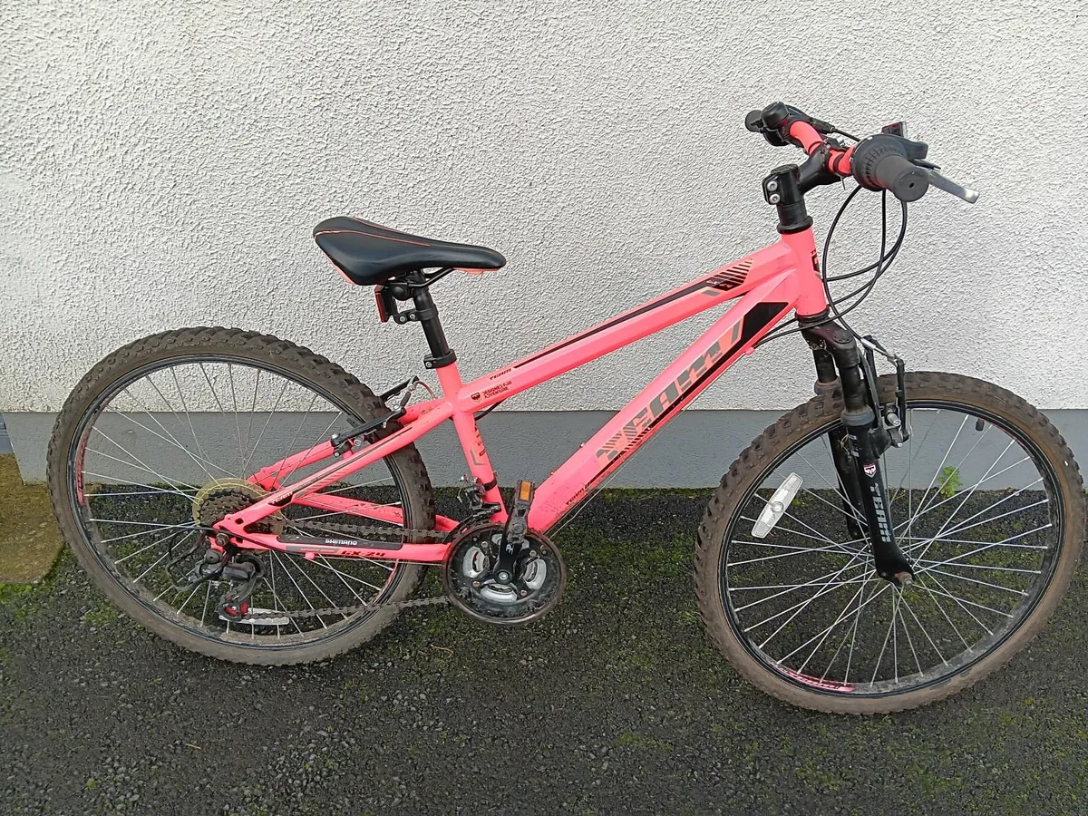 Bike Team GX24 18-Speed Mountain Bike in pink. - Image 3