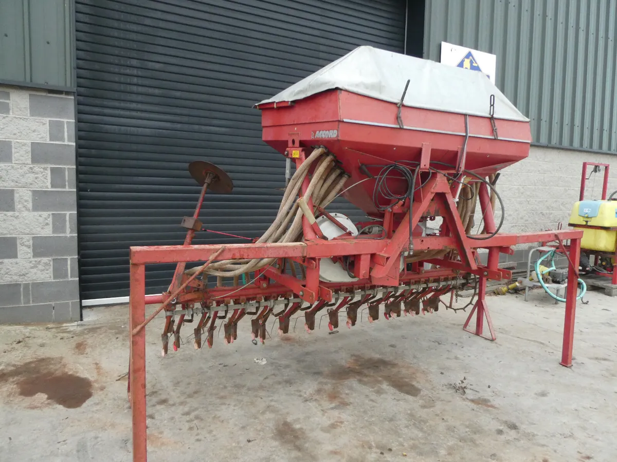 Accord 3m grain drill - Image 1