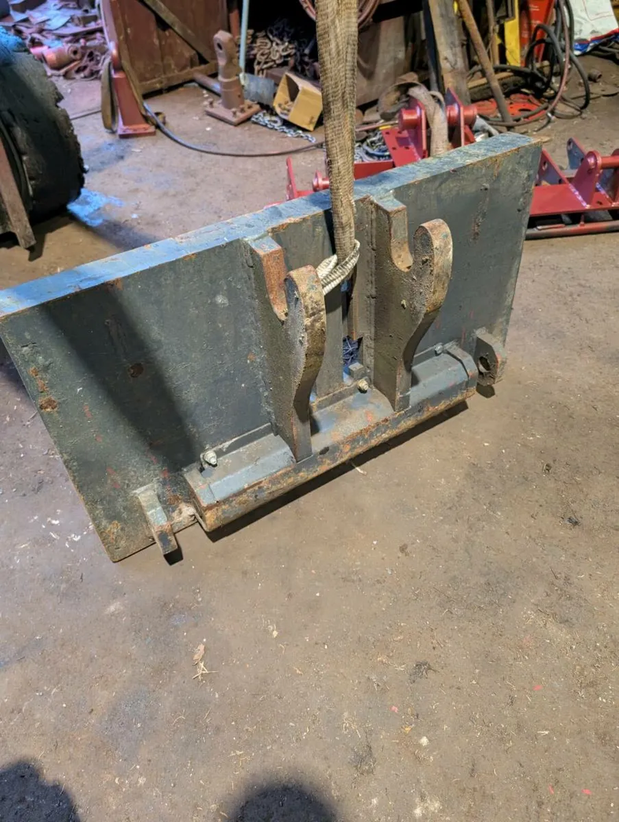 Fermec 860 Hydraulic Quick attach Headstock - Image 1