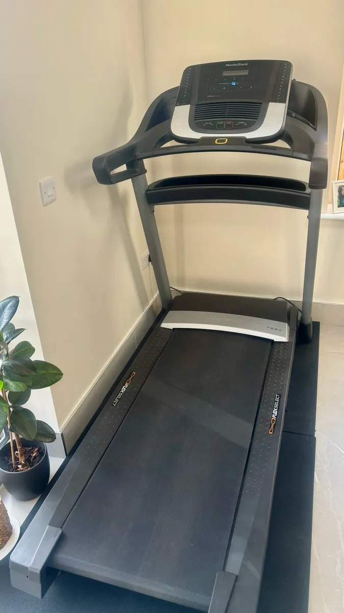 Nordic track Treadmill - Image 4