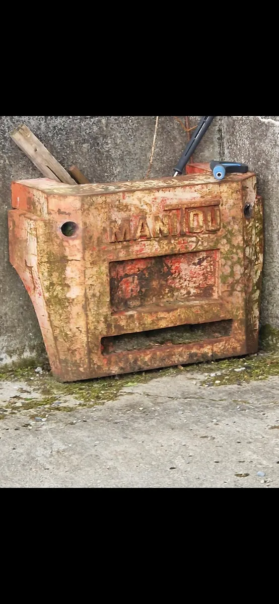 Trailer chassis loader bucket,  weight block - Image 1