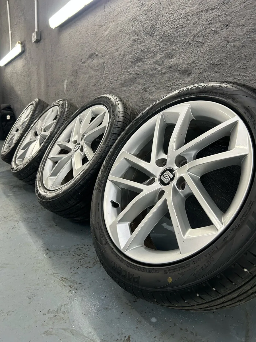 17” GENUINE SEAT LEON ALLOY WHEELS & TYRES - Image 1