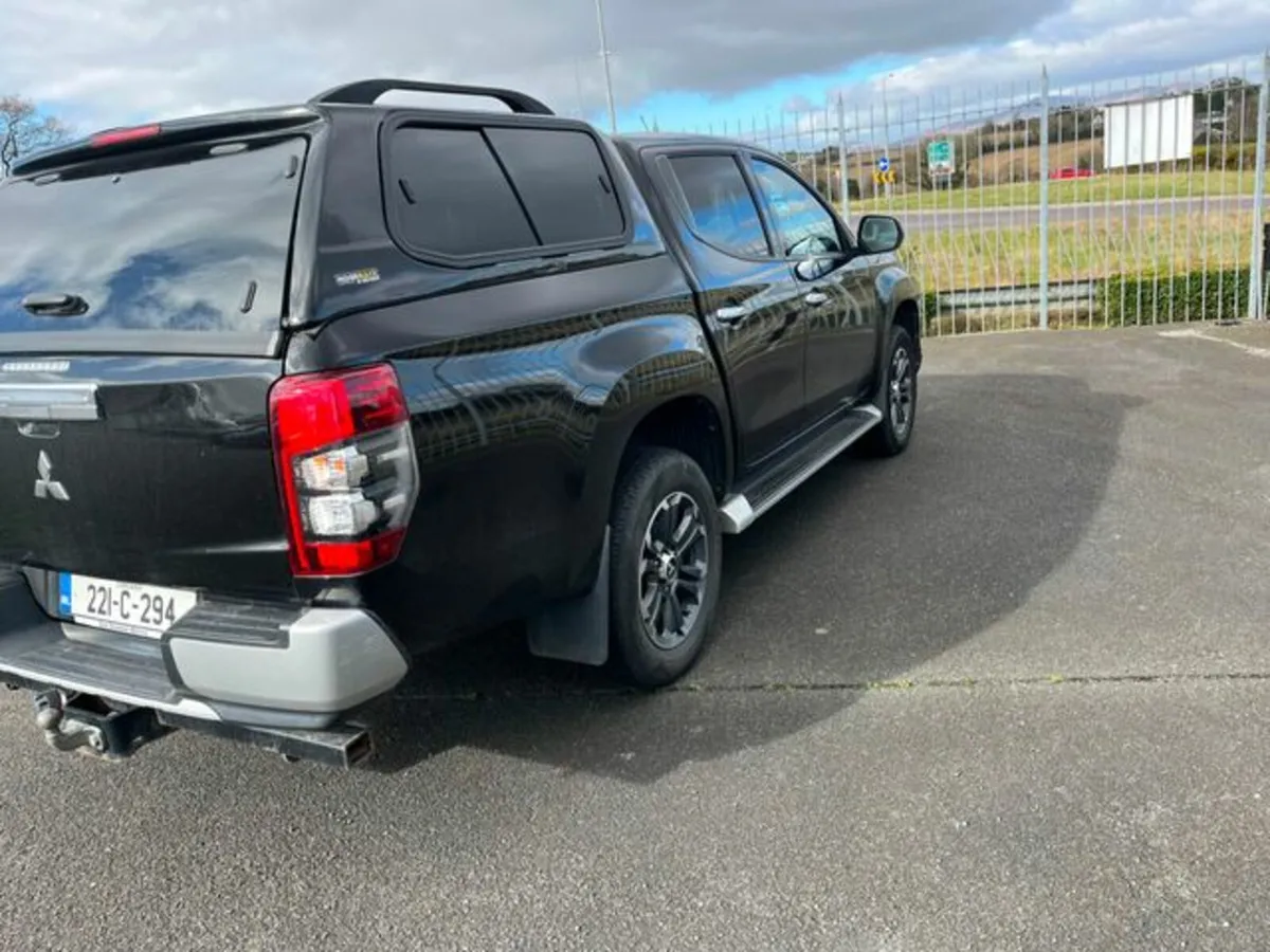 Mitsubishi L200 Intense 6MT 4DR 4WD - Image 4