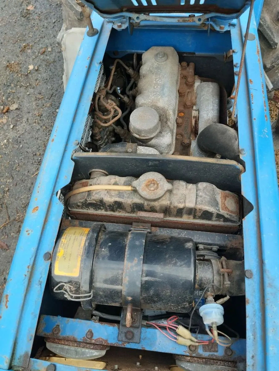 Iseki TU 2101 compact tractor - Image 2