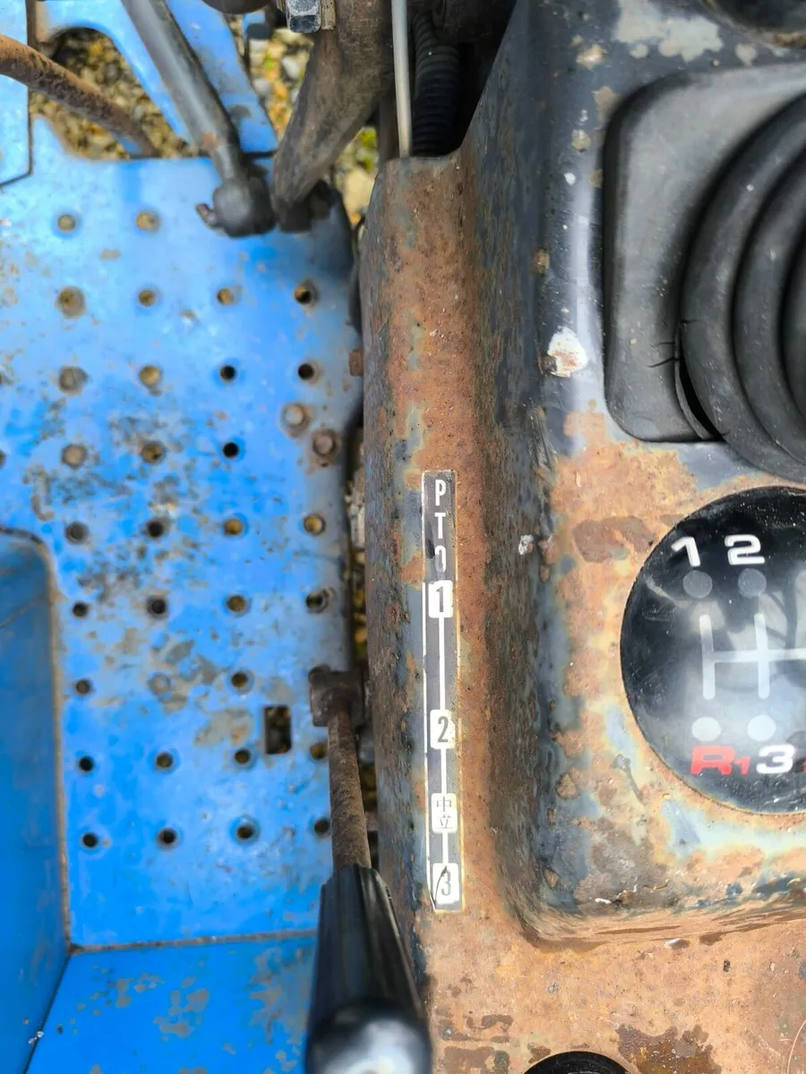 Iseki TU 2101 compact tractor - Image 4