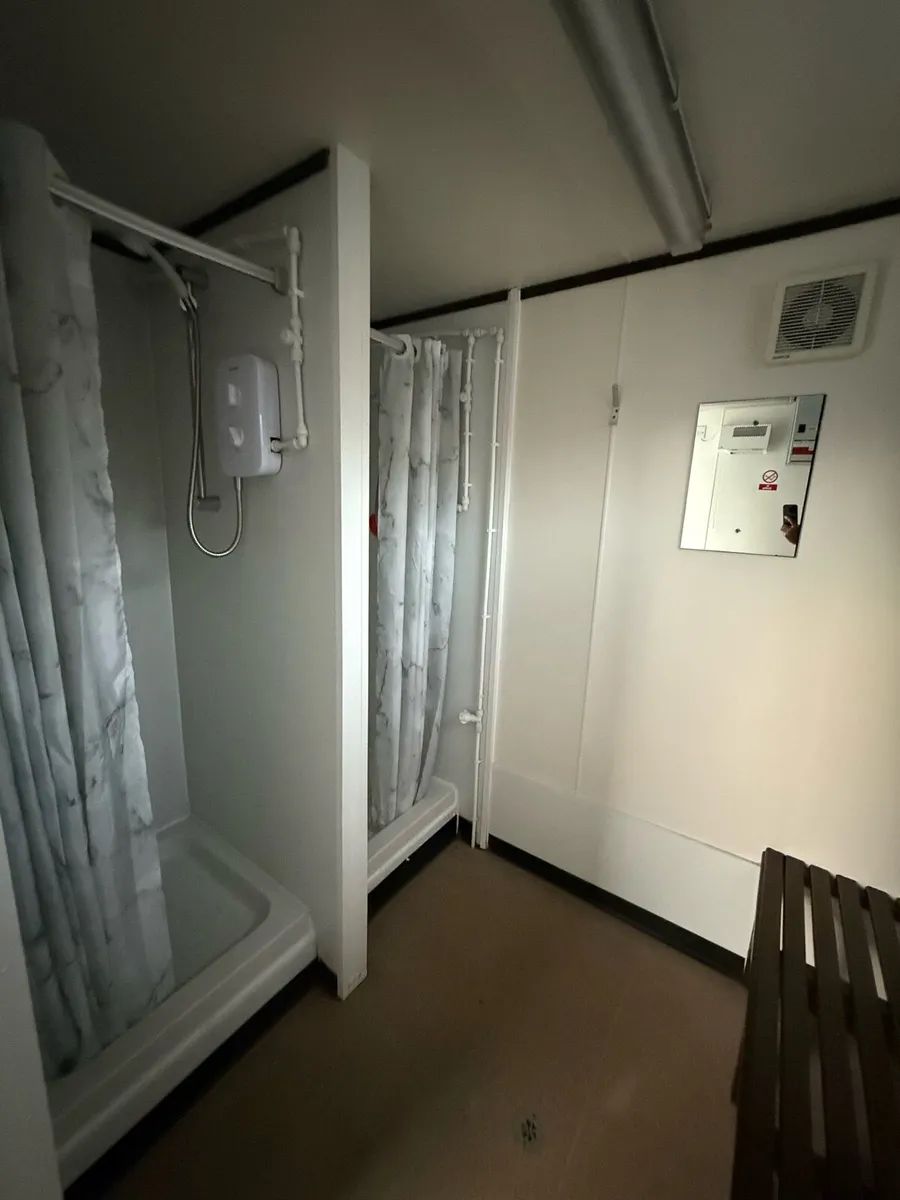 Twin shower block - Image 4
