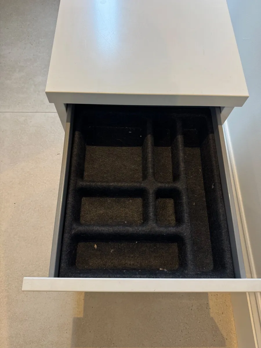 File cabinet - Image 4