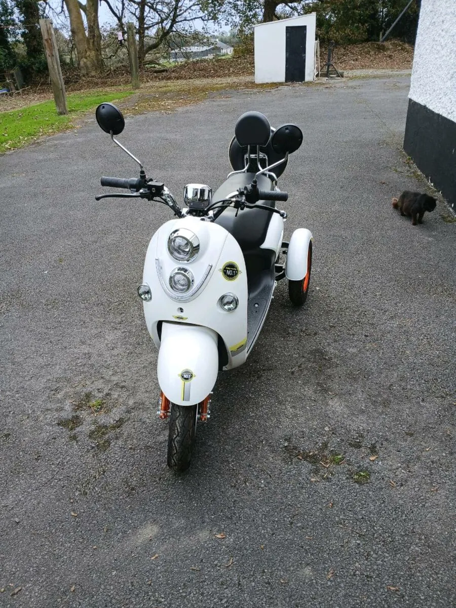 Electric 3 wheel scooter - Image 1