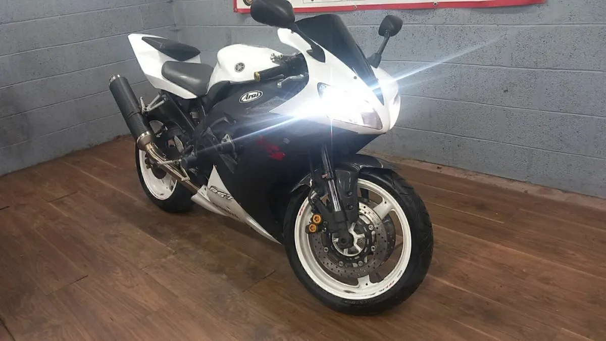 Yamaha YZF R1 - Image 3