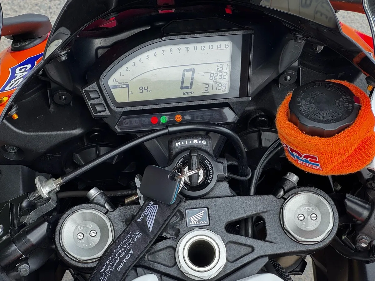 Honda CBR1000RR Fireblade Repsol Edition - Image 3
