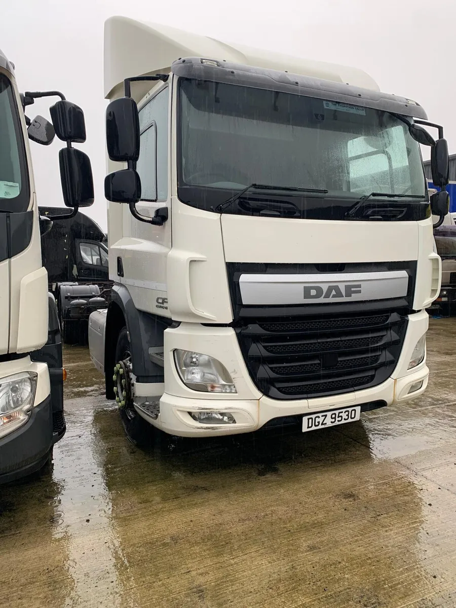 October 2016 DAF CF 3300 6X2 Chassis Cab - Image 2