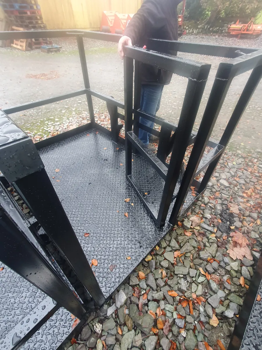 Calf Crate /Safety Basket - tractor euro brackets - Image 2