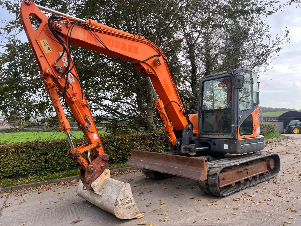 Doosan DX80 R Excavator - Image 2