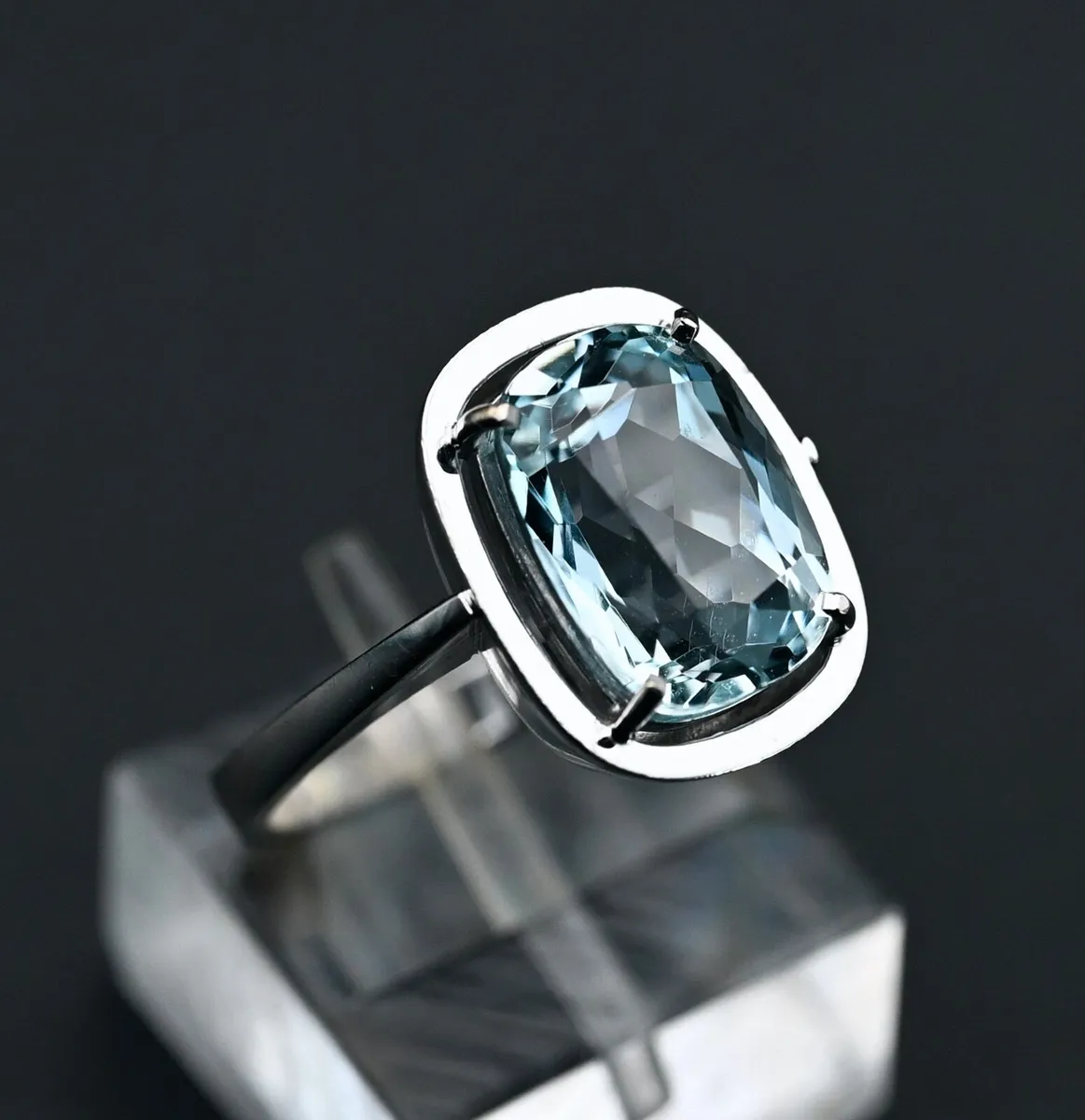 Vintage 1970s Aquamarine Solitaire Ring - Image 1