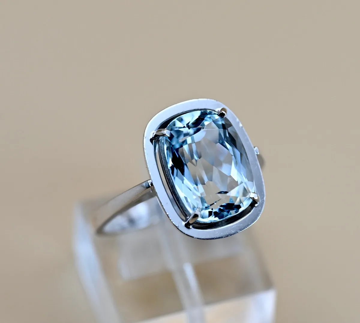 Vintage 1970s Aquamarine Solitaire Ring - Image 3