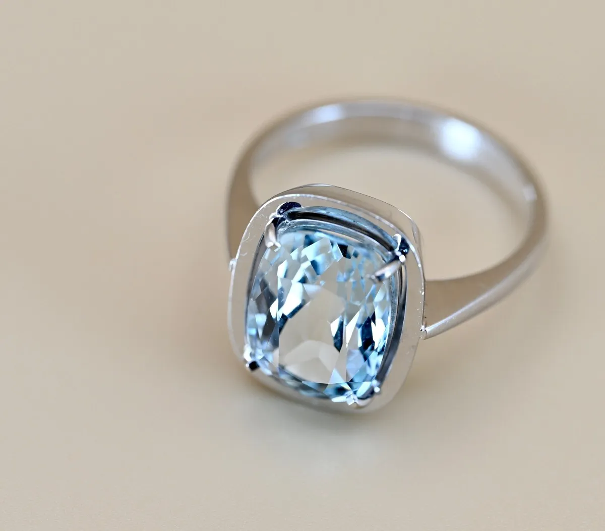Vintage 1970s Aquamarine Solitaire Ring - Image 4