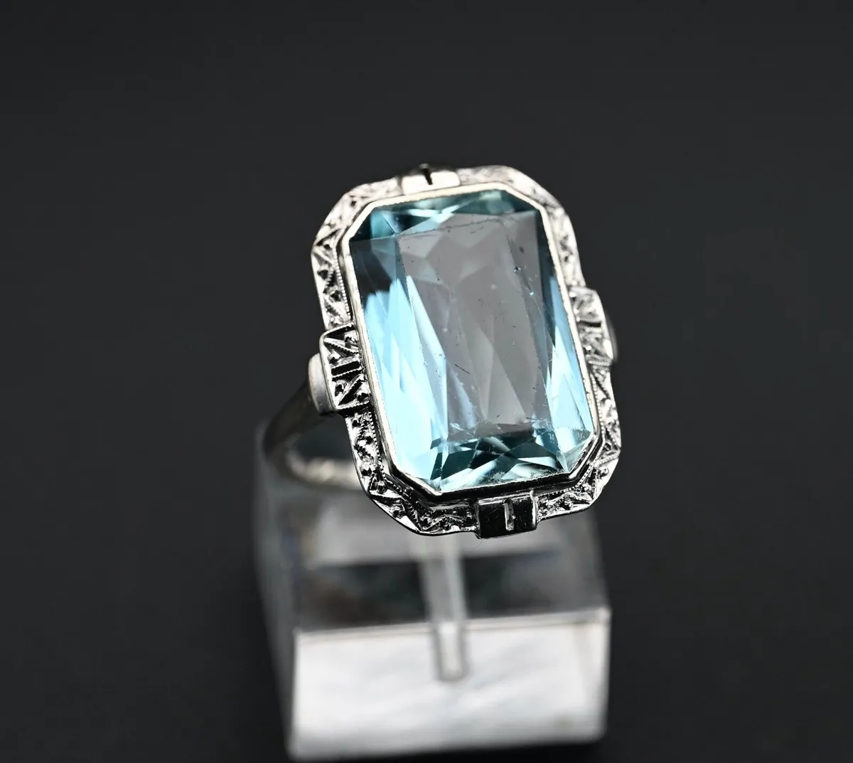 Stunning Antique Art Deco Aquamarine Ring - Image 1