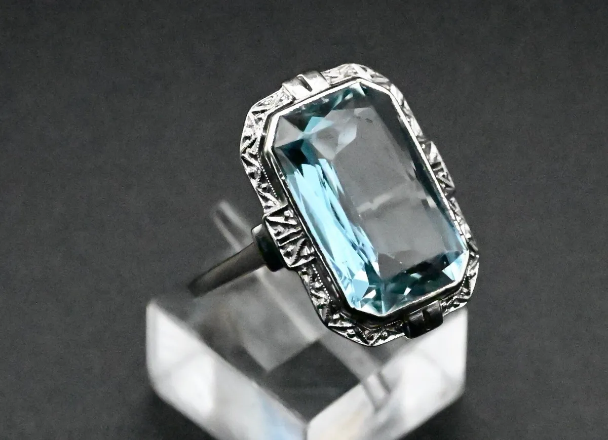 Stunning Antique Art Deco Aquamarine Ring - Image 2