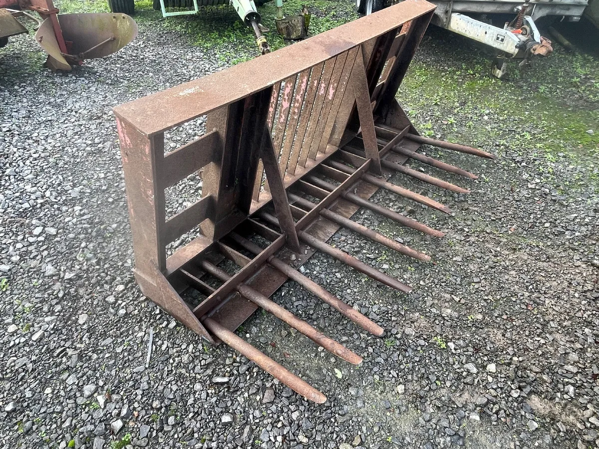 Muck forks 7ft - Image 1