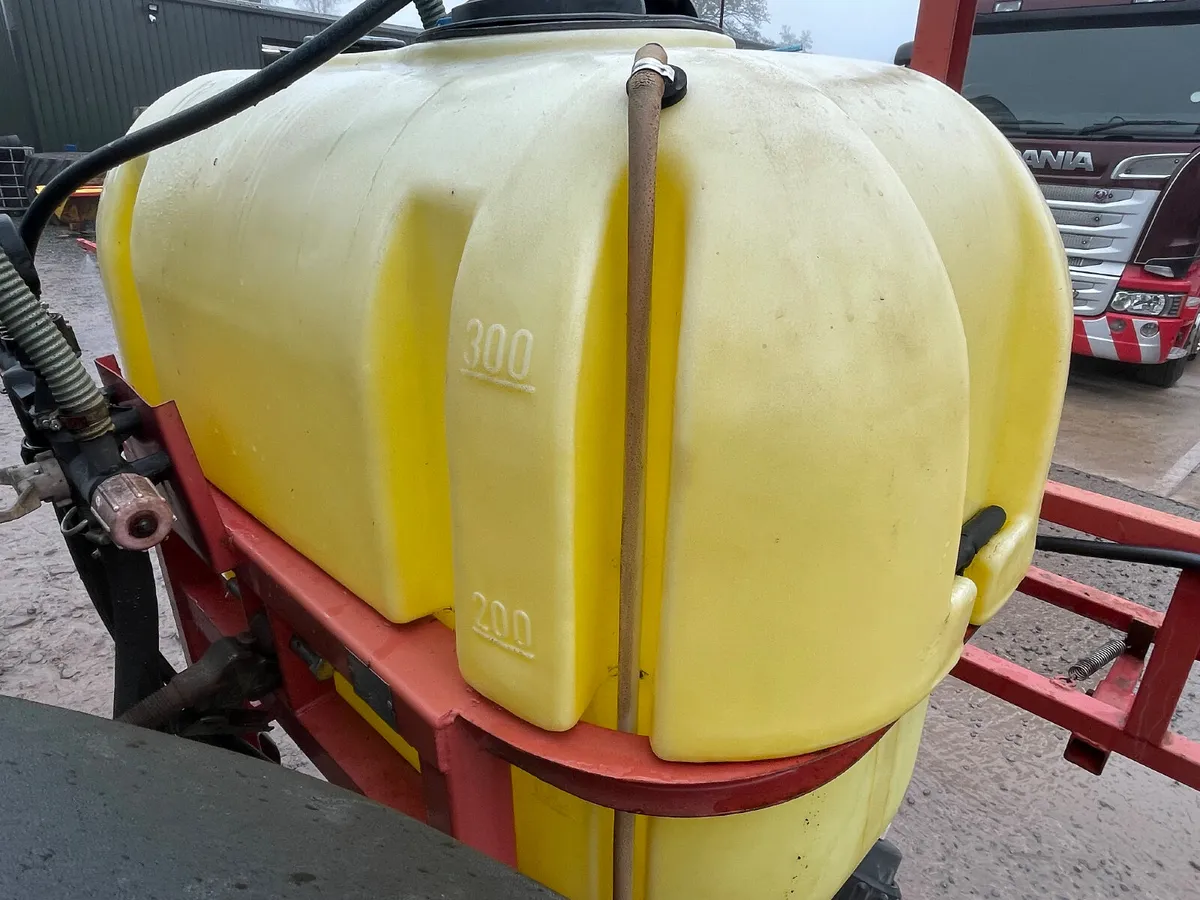 Jarmet 300 litre sprayer - Image 2