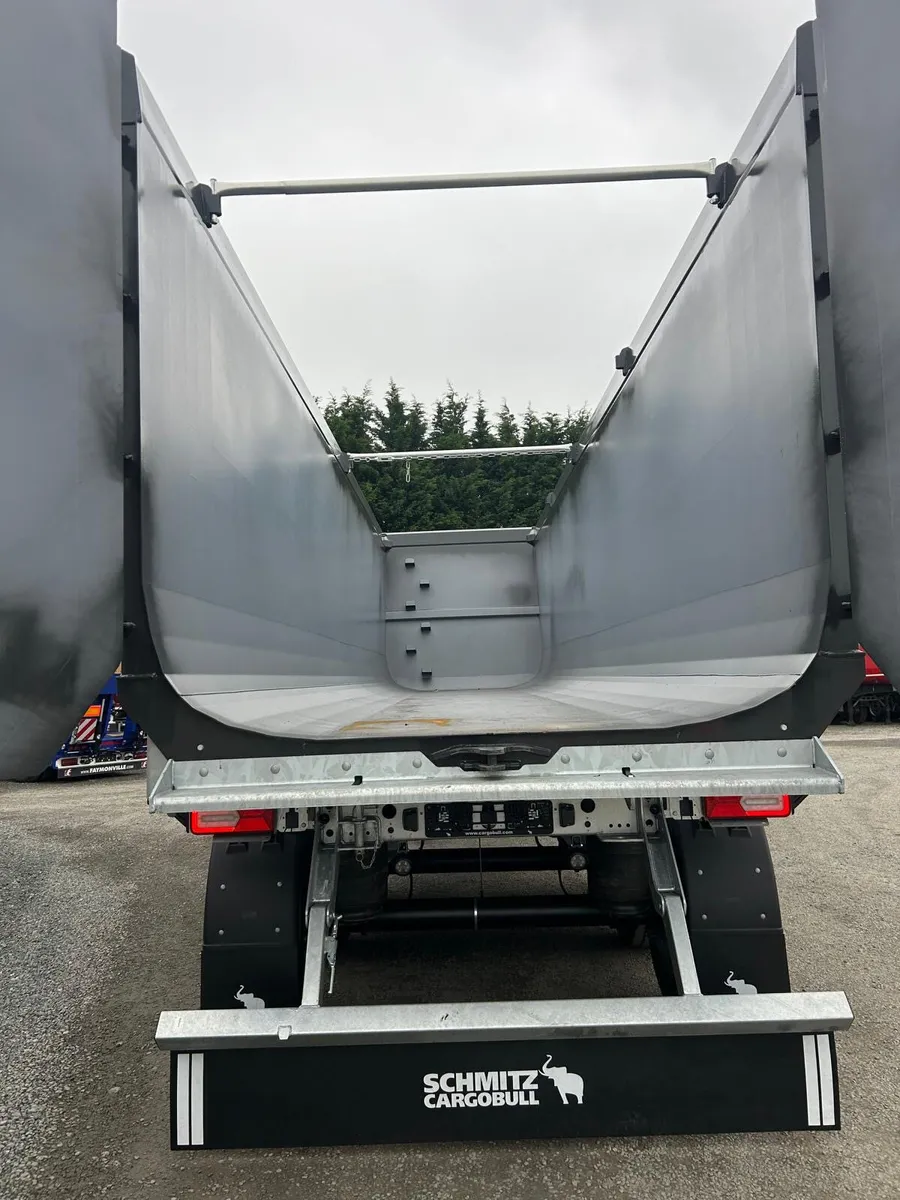 NEW SCHMITZ 10.5m STEEL SCRAP BULK TIPPING TRAILER - Image 2