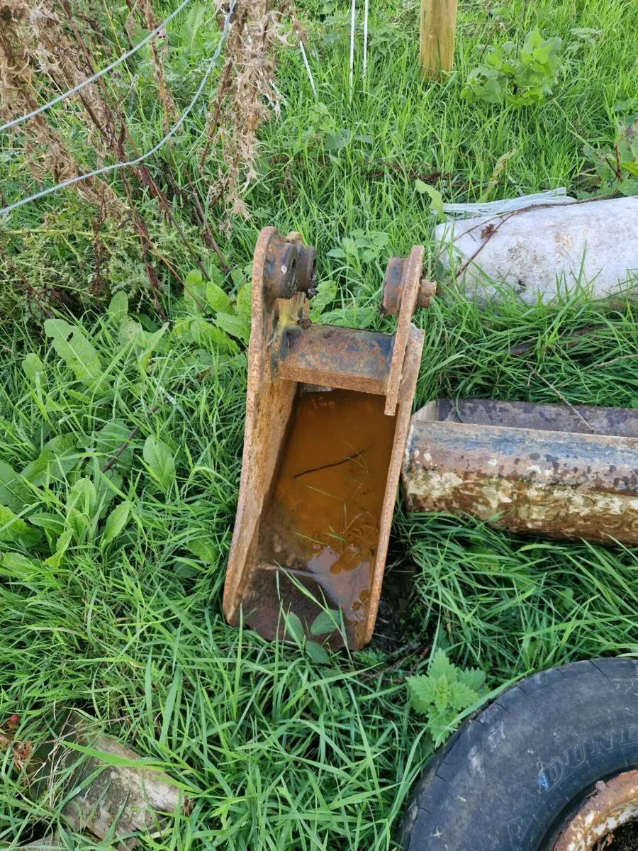 bobcat 320 mini digger - Image 2