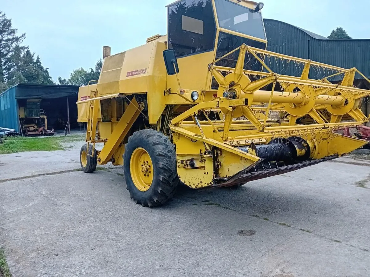 1530 New Holland combine - Image 3