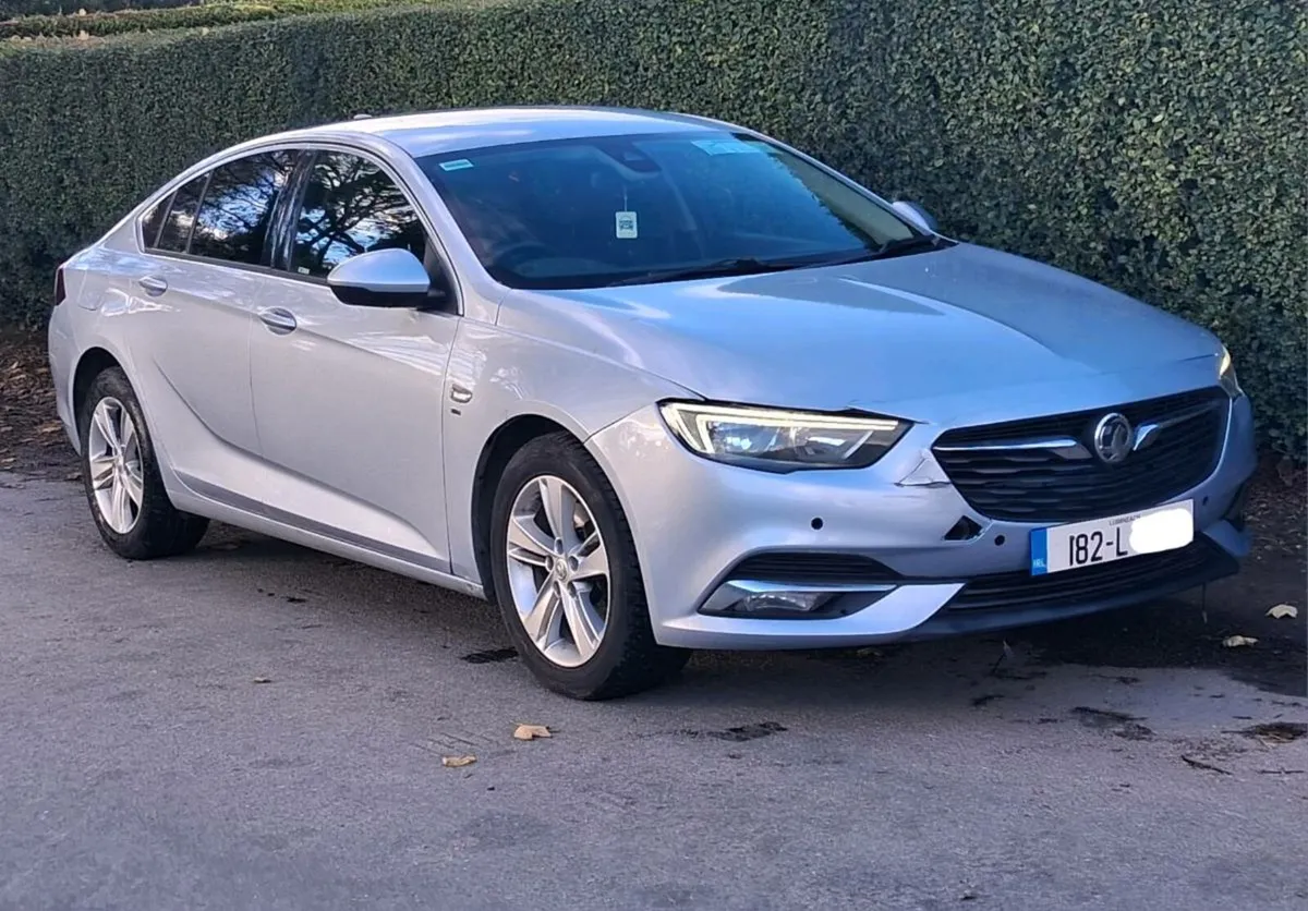 OPEL INSINGIA, MINOR DAMAGE, DRIVE HOME - Image 1