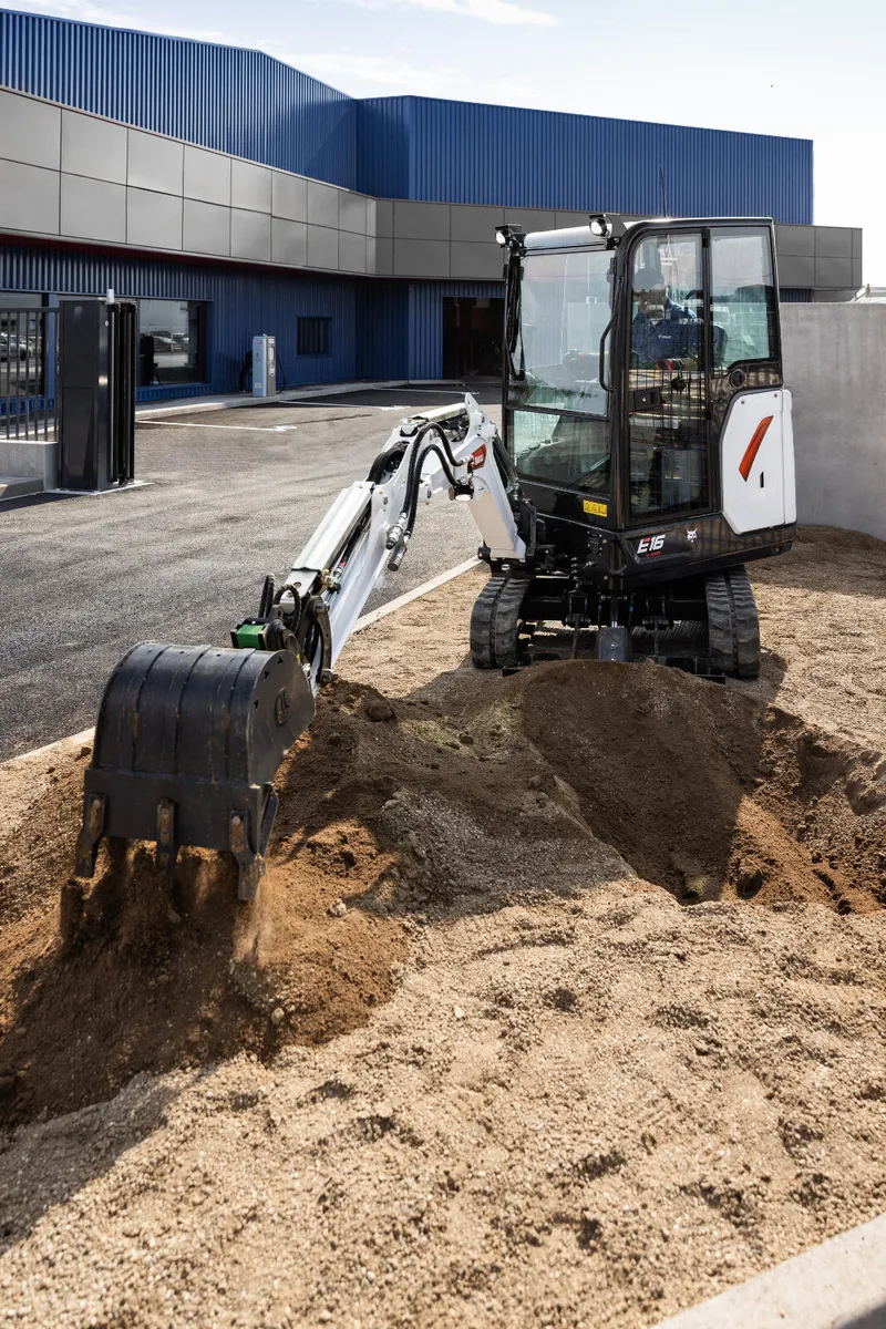 Bobcat E16 Mini Digger | NEW 1.6t MODEL - Image 4