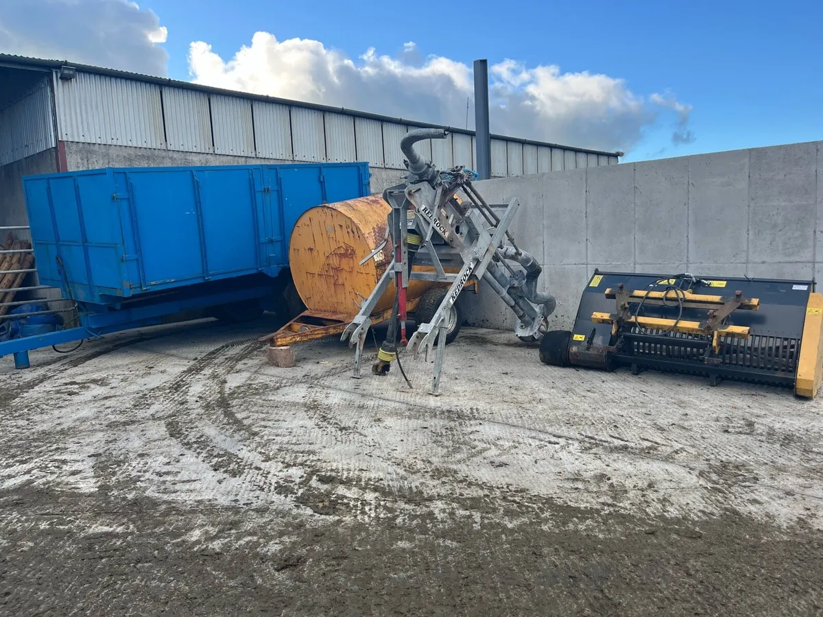 Selection of farm machinery - Image 1