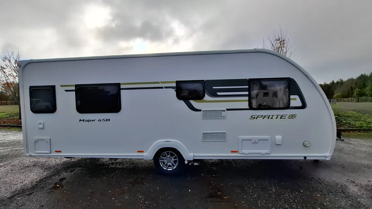 Swift Sprite Major Island bed caravan - Image 1