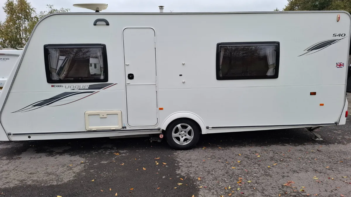 Elddis Vogue Fixed Bed Caravan - Image 3