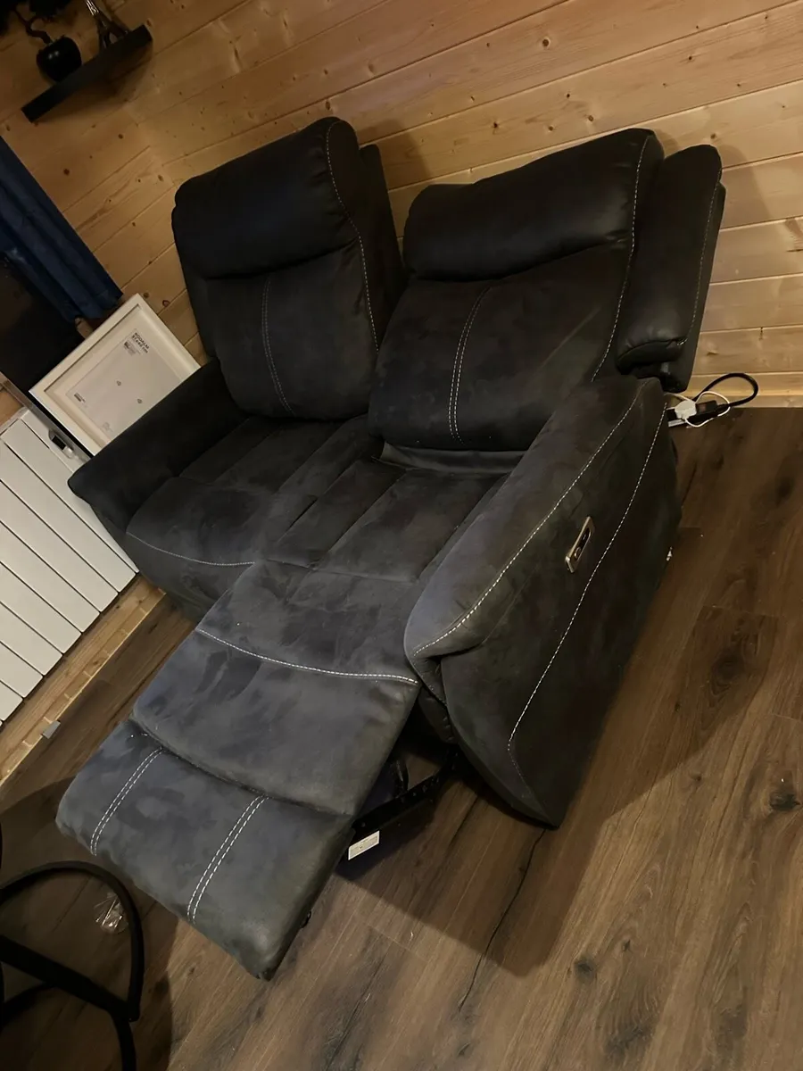 2 seater electric recliner couch - Image 4