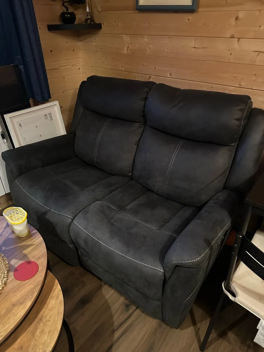 2 seater electric recliner couch - Image 1