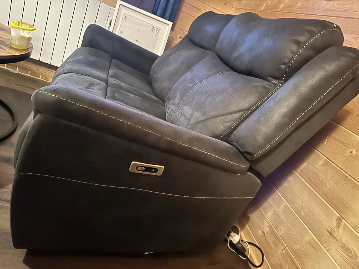 2 seater electric recliner couch - Image 2