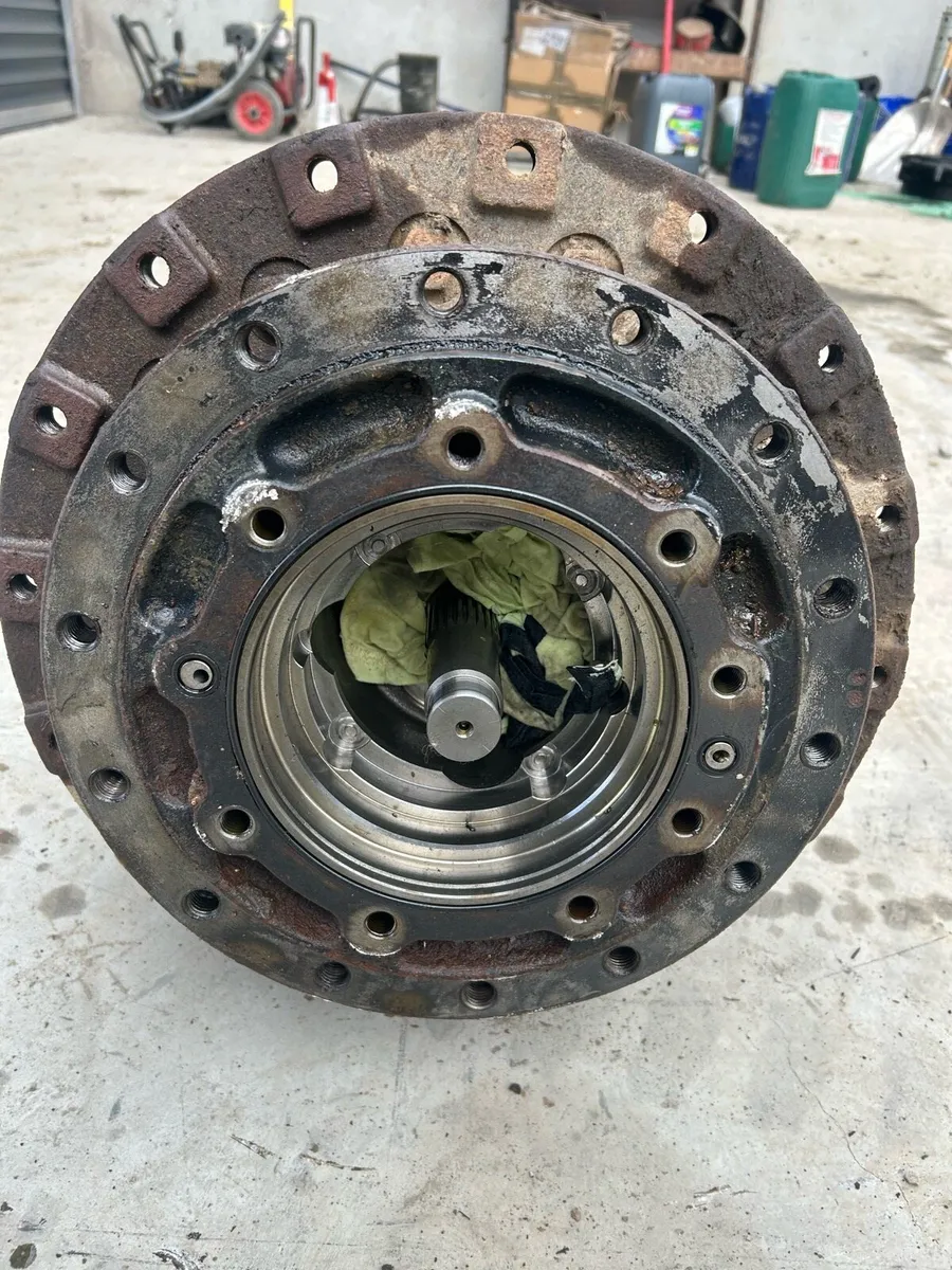 Final drive Hitachi 130-5 - Image 2
