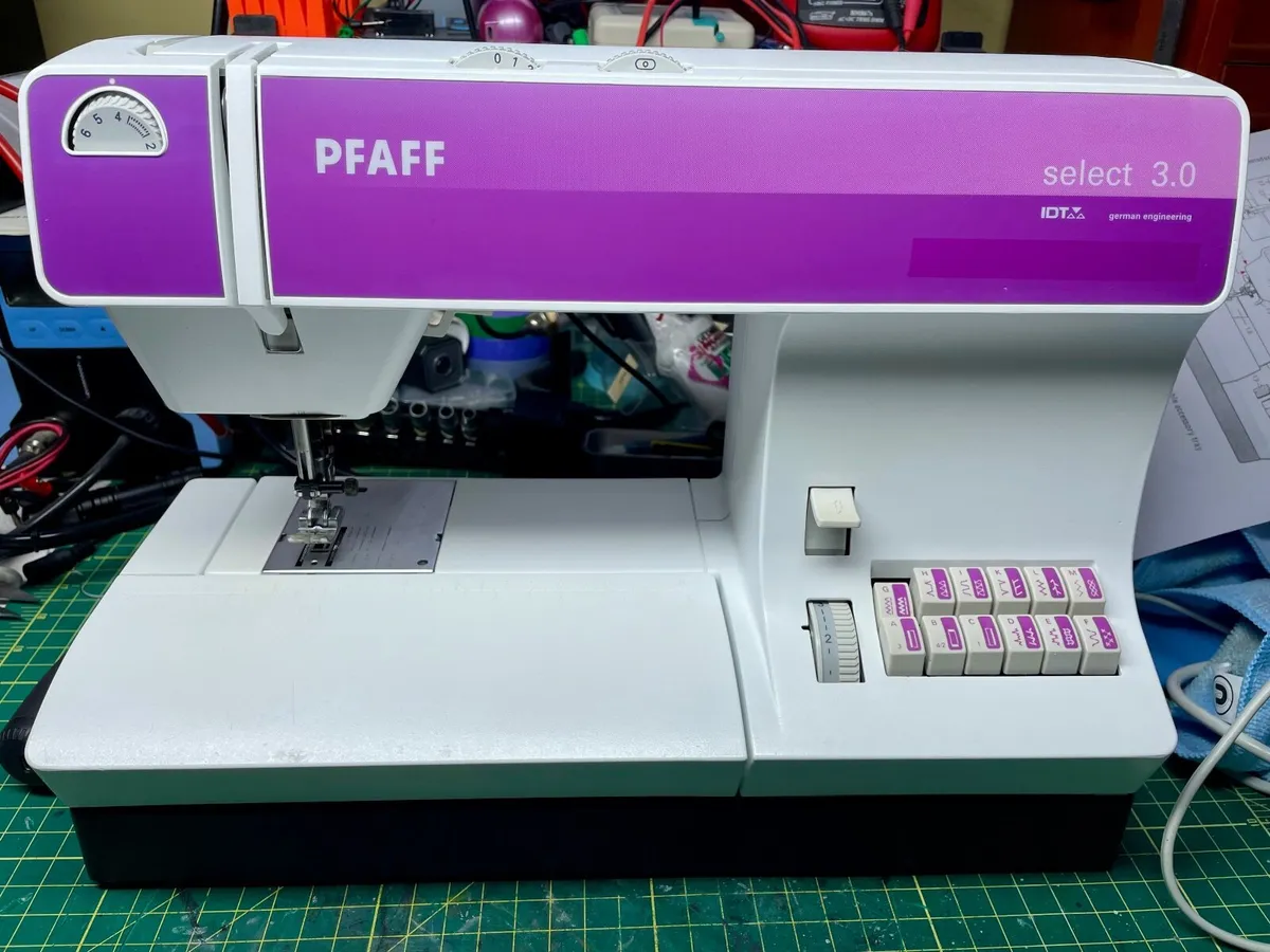 PFAFF Select 3.0 Sewing Machine - Just serviced - Image 1