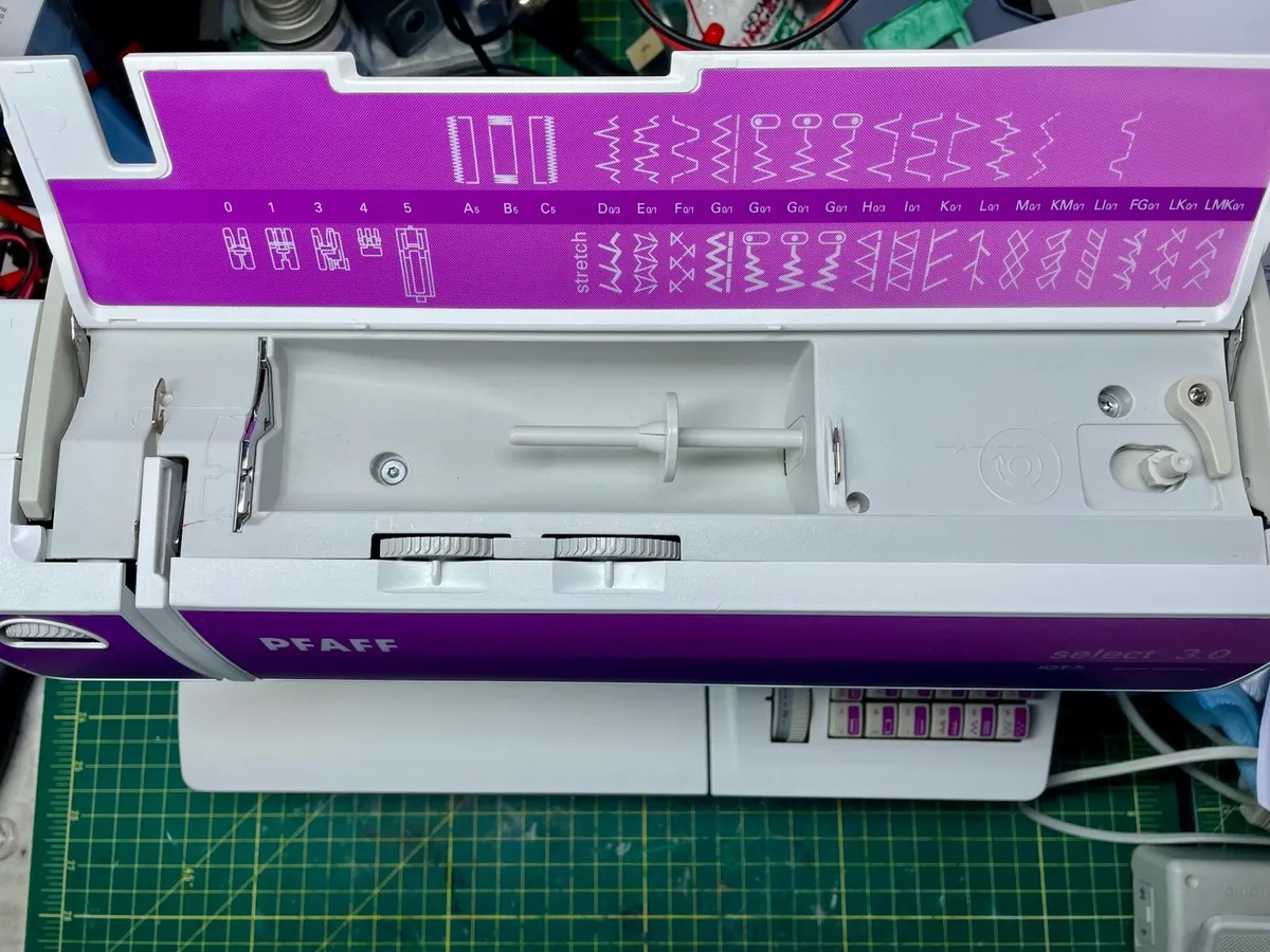 PFAFF Select 3.0 Sewing Machine - Just serviced - Image 2