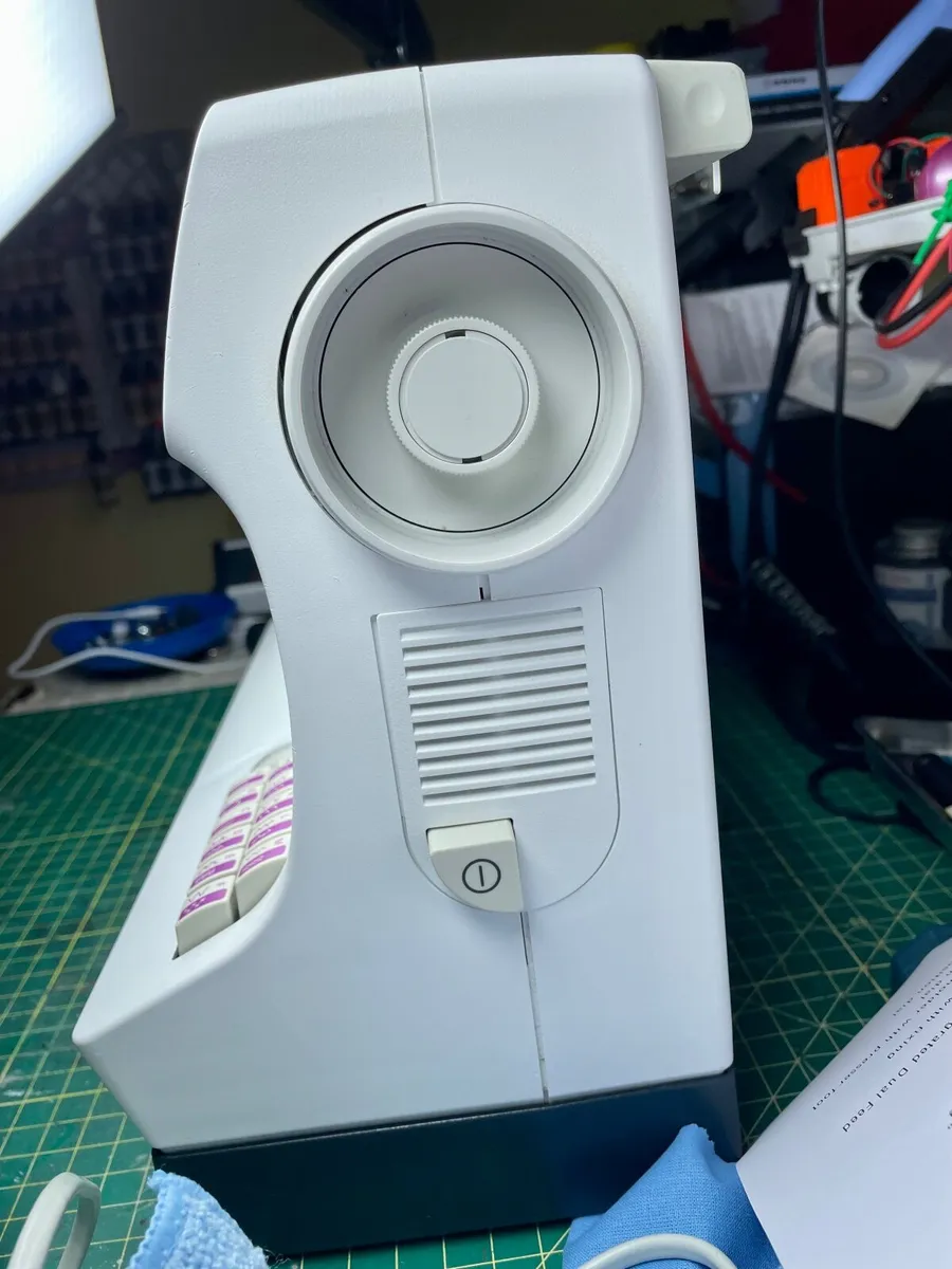 PFAFF Select 3.0 Sewing Machine - Just serviced - Image 4