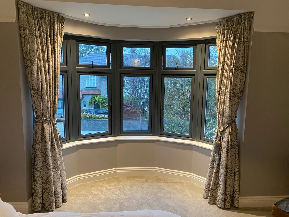 Curtains and matching cushions - Image 2