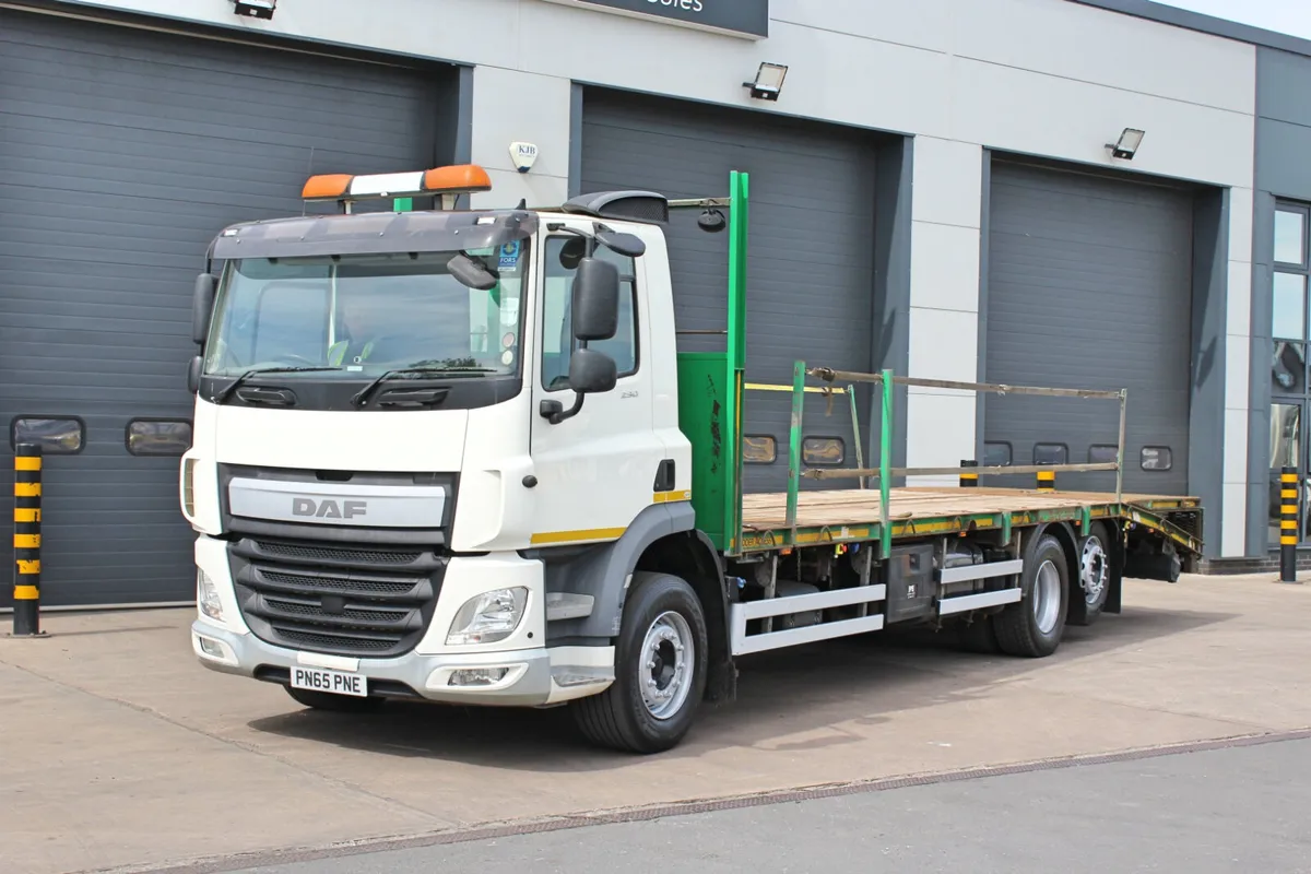 2015 (65) DAF CF 290 6X2 26T BEAVERTAIL (EURO 6) - Image 1