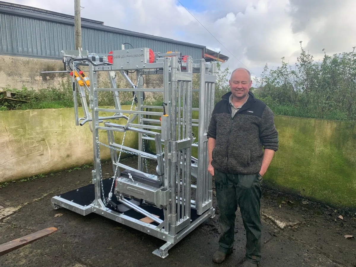 GDS Electric Hoof Trimming Crush - Image 1