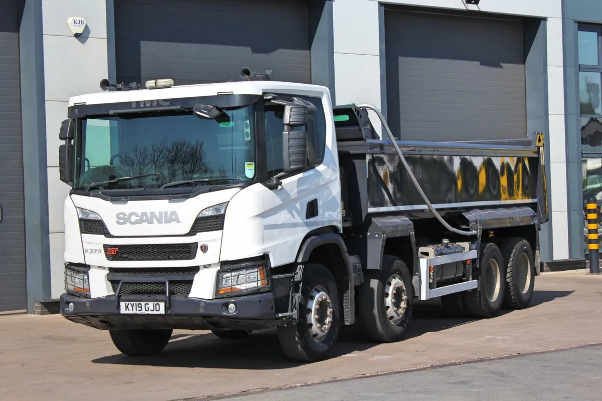 2019 (19) SCANIA P370 XT 8X4 TIPPER (EURO 6) - Image 1