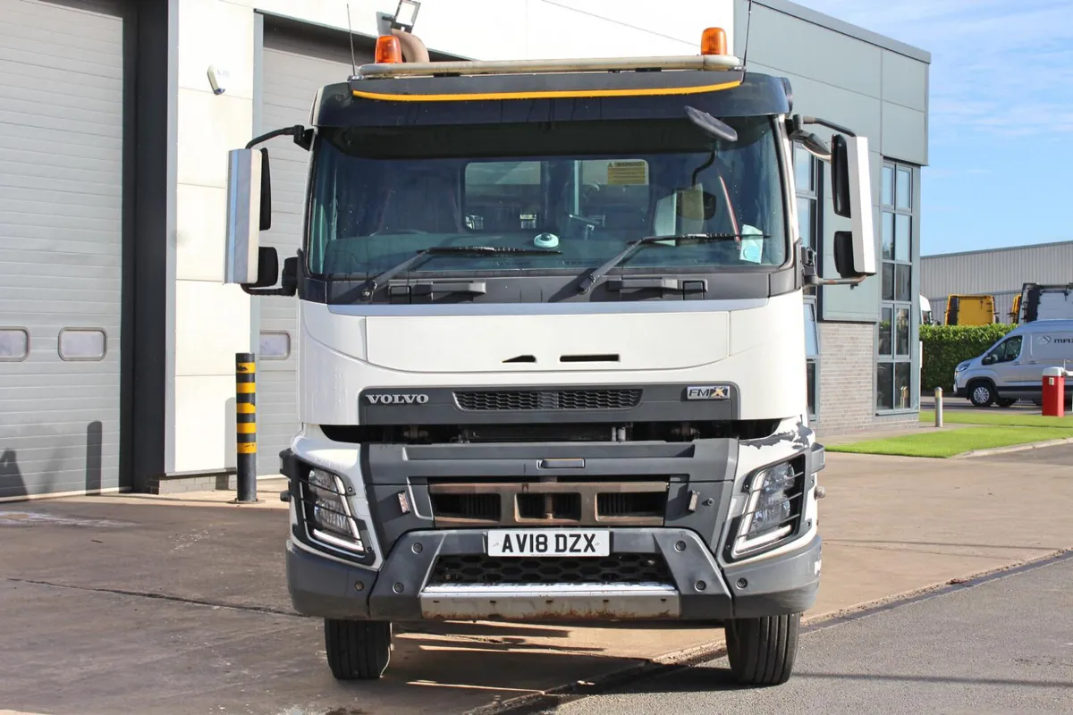 2018 (18) VOLVO FMX 420 8X4 TIPPER (EURO 6) - Image 2