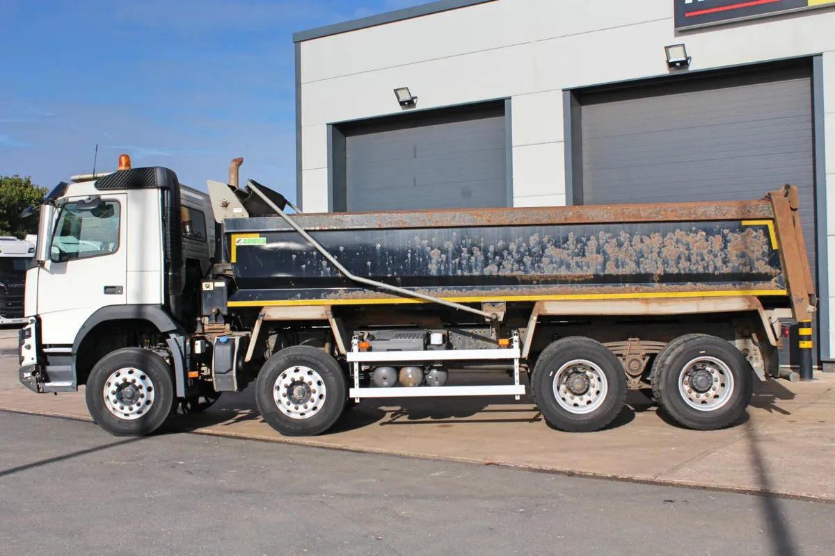 2018 (18) VOLVO FMX 420 8X4 TIPPER (EURO 6) - Image 3