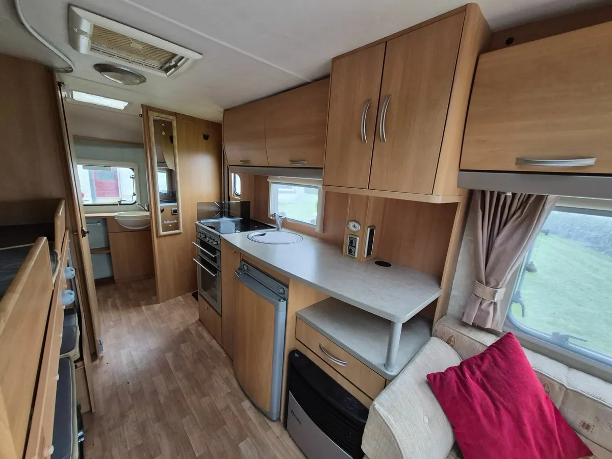 Swift caravan - Image 1