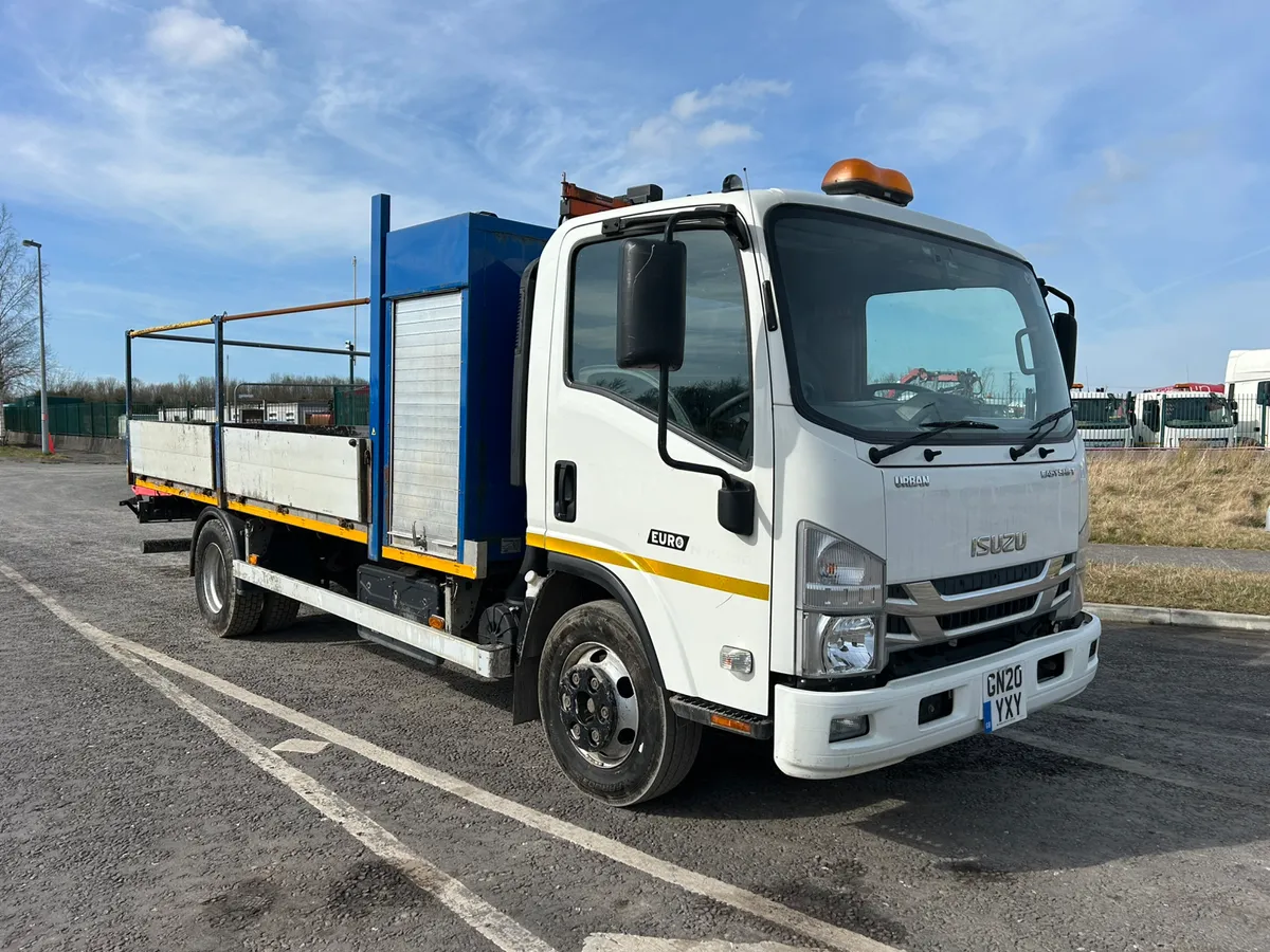 2020 Isuzu Dropside - Image 1