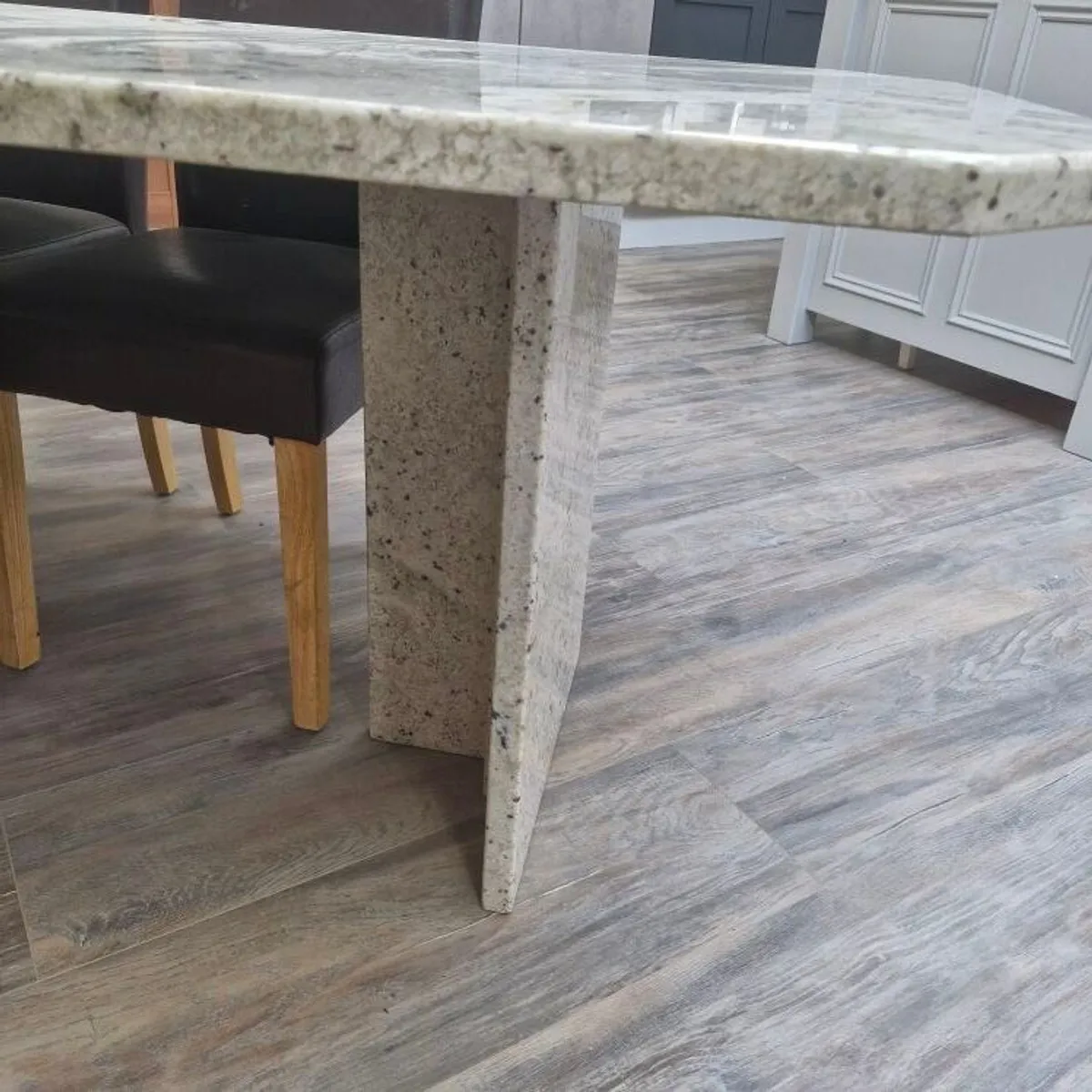 Granite dining table - Image 4