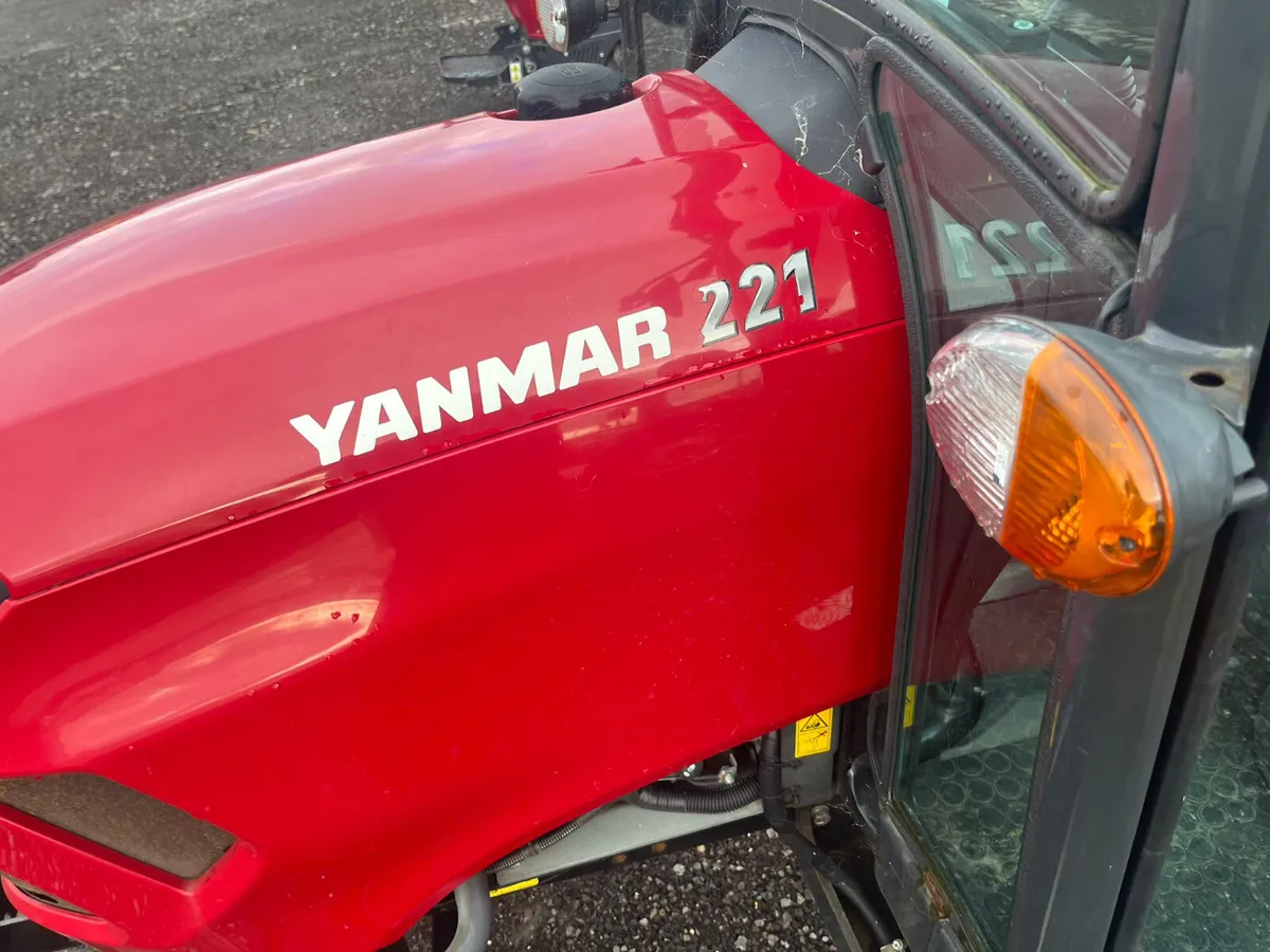 Yanmar 221 Compact Tractor - Image 4